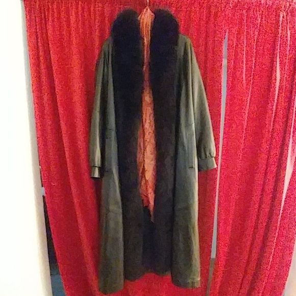 NWOT Size large Artic Fox and leather coat. - Picture 3 of 4